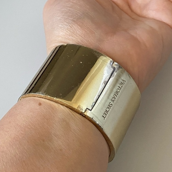 3 Victoria’s Secret Cuff Bracelet Hinged Gold Tone - Picture 6 of 10